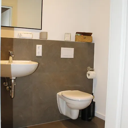 Gaestehaus Friedrichstrasse - Geraeumiges Mit Eigenem Bad Kwatera prywatna