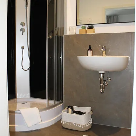 Gaestehaus Friedrichstrasse - Geraeumiges Mit Eigenem Bad *